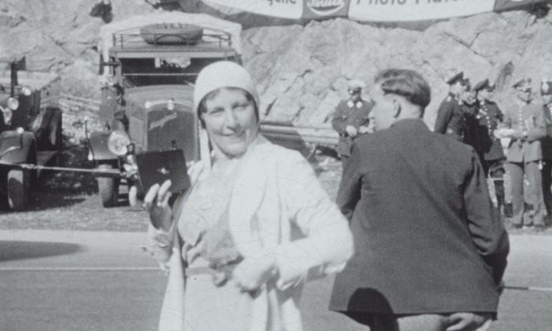 bunt: St. Gilgen, Kesselbergrennen, Mittenwald, Sommer 32, 1932, Julius Edgar Boehm, May Fürst (Kadervergrößerung/Österreichisches Filmmuseum)