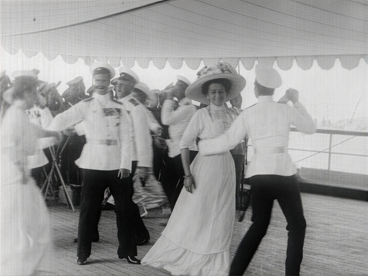 Padenie dinastii Romanovykh (Der Fall der Romanov-Dynastie), 1927, Esfir Shub 