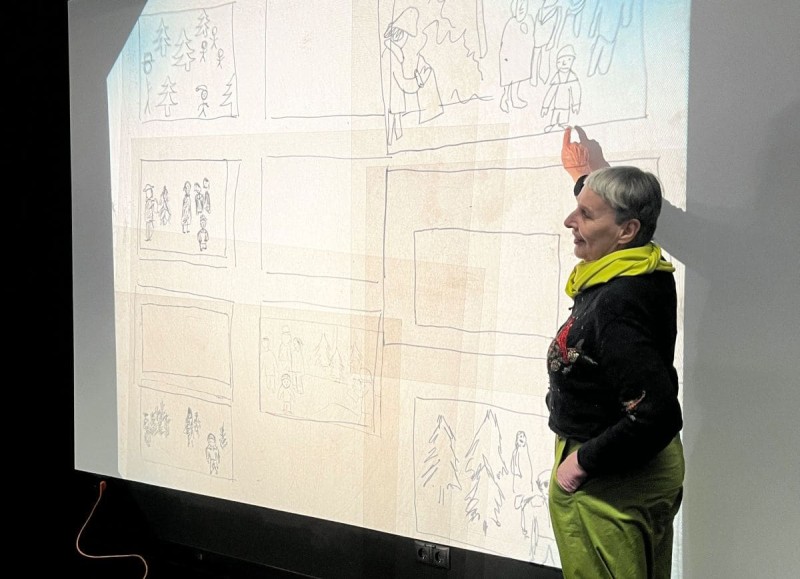 Hanna Schimek in der LV "DA SCHAU HER! Alltagsbeobachtungen mit Amateurfilm", TFM, WiSe 2025/26 (Foto: ÖFM © Katharina Müller)