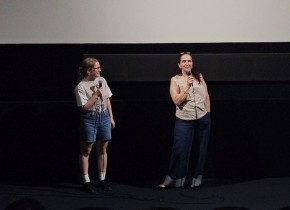 Elisabeth Streit im Gespräch mit einer Studierenden der Theater-, Film- und Medienwissenschaft (Foto: ÖFM © Anna Egerer)