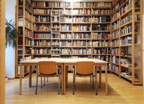 Lesesaal Bibliothek (Foto: ÖFM/© Christoph Fintl)