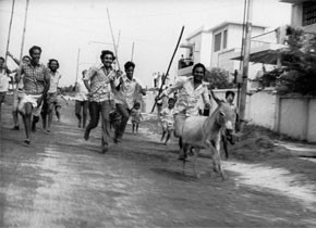 Agraharathil Kazhuthai (Ein Esel im Brahmanen-Dorf) Agraharathil Kazhuthai (Ein Esel im Brahmanen-Dorf)