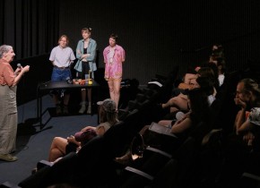 Studierende der Theater-, Film- und Medienwissenschaft und Hanna Schimek (Foto: ÖFM © Eszter Kondor) Studierende der Theater-, Film- und Medienwissenschaft und Hanna Schimek (Foto: ÖFM © Eszter Kondor)