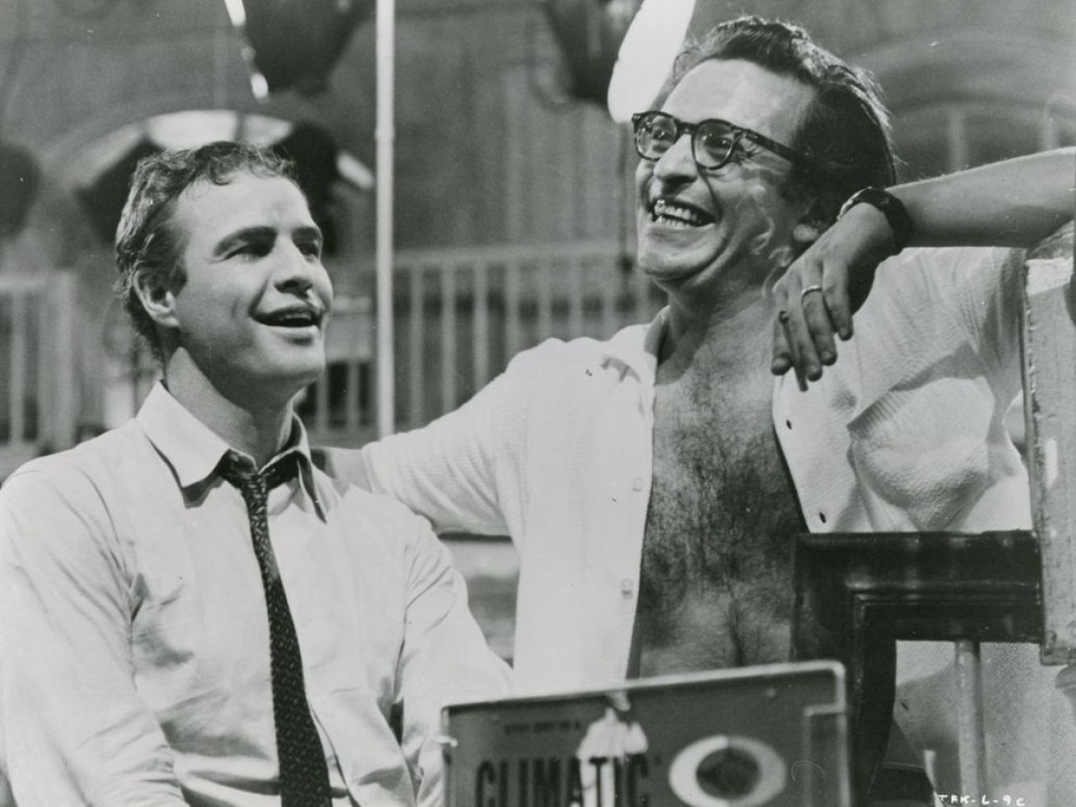 Marlon Brando und Sidney Lumet am Set von The Fugitive Kind (1960) Marlon Brando und Sidney Lumet am Set von The Fugitive Kind (1960)