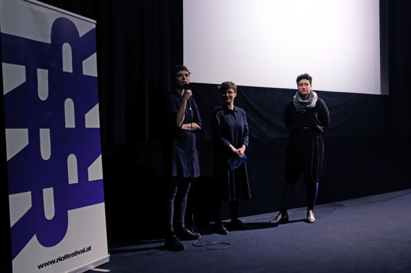 Stefanie Zingl, Katharina Müller, Amira Ben Saoud (Foto: © Marie Grosz)