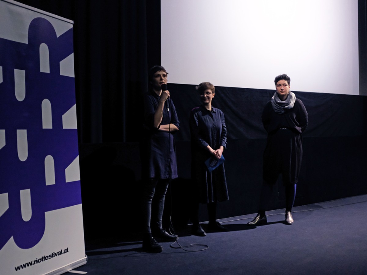 Stefanie Zingl, Katharina Müller, Amira Ben Saoud (Foto: © Marie Grosz)