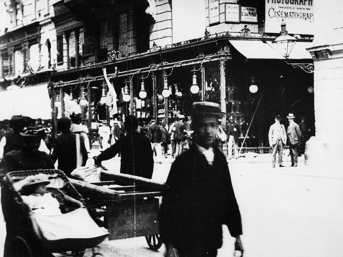 Entrée du cinématographe à Vienne, 1896, Cinématographe Lumière