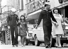 Nippon sengo-shi - Madam Onboro no seikatsu © 1970 Toho Co., Ltd. All Rights Reserved Nippon sengo-shi - Madam Onboro no seikatsu © 1970 Toho Co., Ltd. All Rights Reserved
