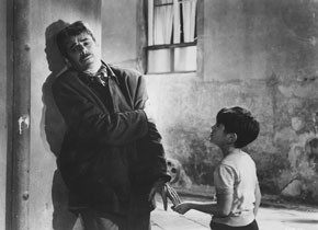 Imbarco a mezzanotte / Stranger on the Prowl (Foto: Cineteca di Bologna) Imbarco a mezzanotte / Stranger on the Prowl (Foto: Cineteca di Bologna)