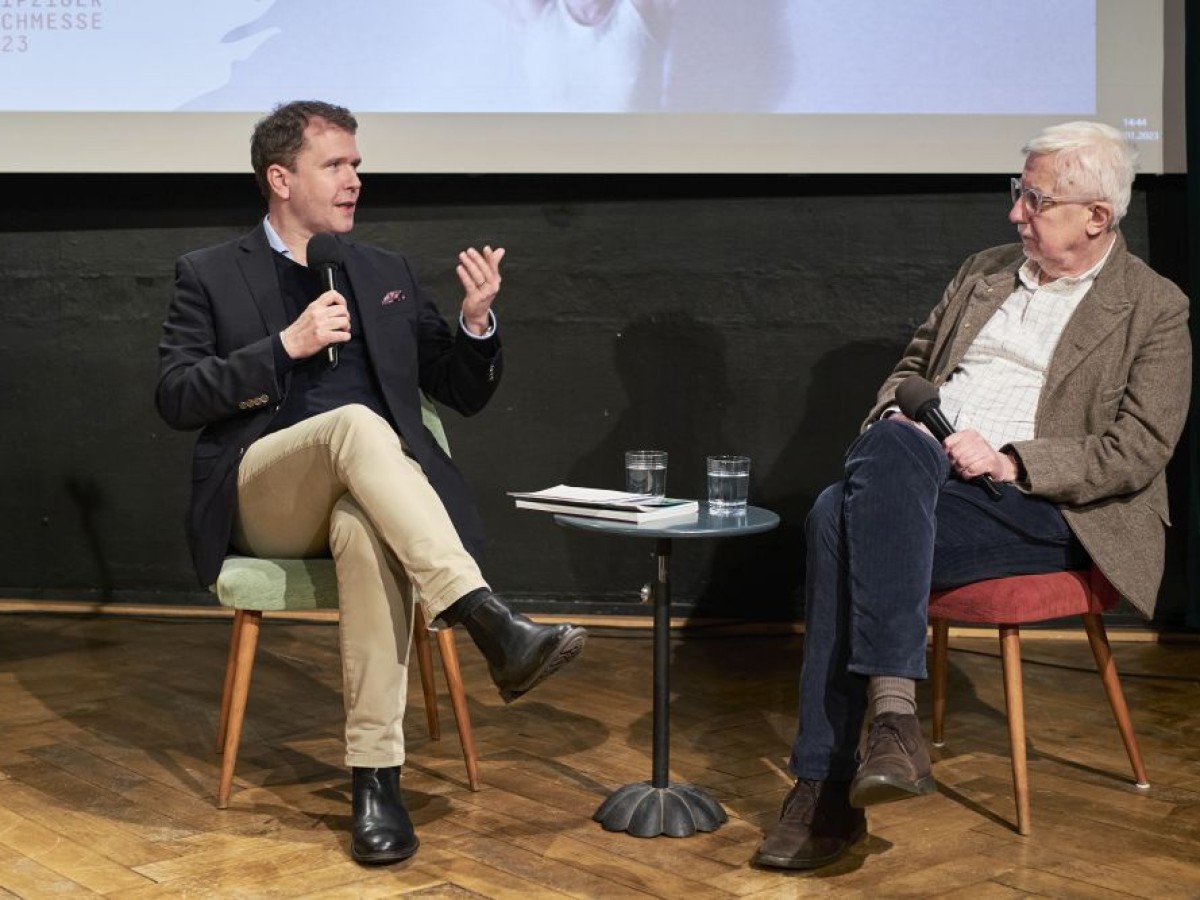 Michael Loebenstein und Peter Pakesch bei der Tagung "Lifting Stones. Zum filmischen Werk Maria Lassnigs", Jänner 2023 in Leipzig (Foto: ÖFM © Eszter Kondor)