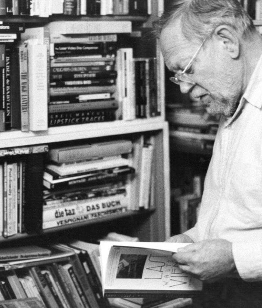 Amos Vogel in his New York apartment © Egon Humer