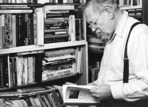 Amos Vogel in his New York apartment © Egon Humer Amos Vogel in his New York apartment © Egon Humer