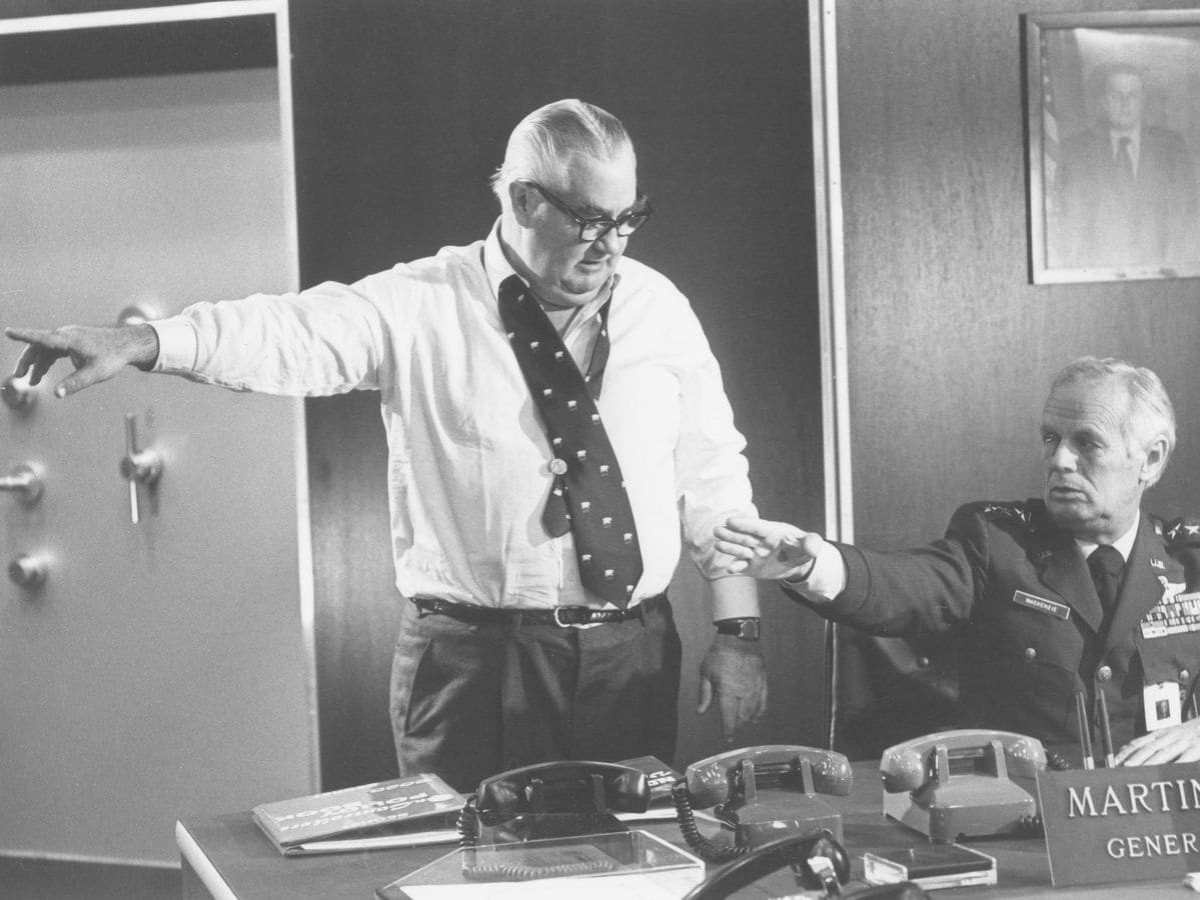 Robert Aldrich und Richard Widmark am Set von Twilight's Last Gleaming (1977) (Foto: Filmarchiv Austria) Robert Aldrich und Richard Widmark am Set von Twilight's Last Gleaming (1977) (Foto: Filmarchiv Austria)