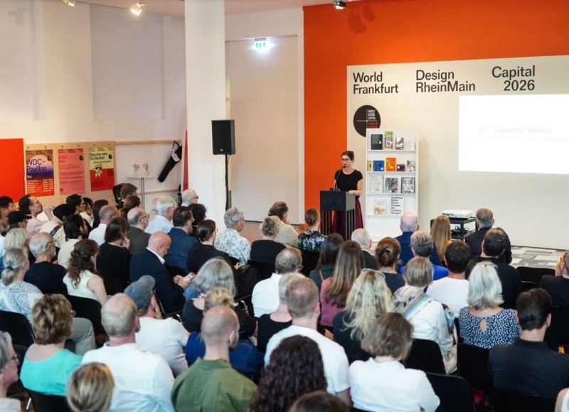 Laudatorin bei der Preisverleihung, September 2026 im Museum Angewandte Kunst (Frankfurt/Main) © Stiftung Buchkunst