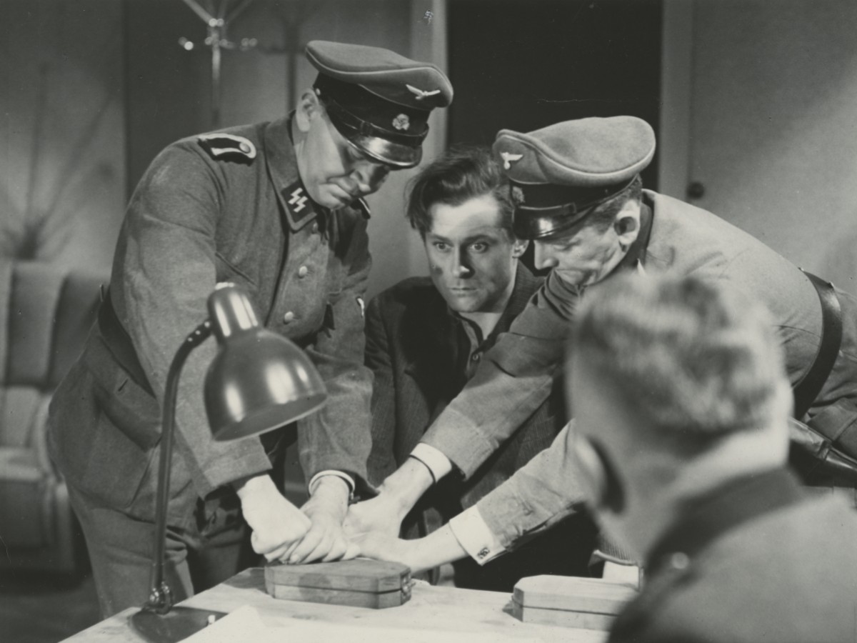 De røde enge (Rote Wiesen), 1945, Bodil Ipsen, Lau Lauritzen Jr. (Foto: Det Danske Filminstitut) De røde enge (Rote Wiesen), 1945, Bodil Ipsen, Lau Lauritzen Jr. (Foto: Det Danske Filminstitut)