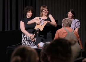 Studierende der Theater-, Film- und Medienwissenschaft und Hanna Schimek (Foto: ÖFM © Eszter Kondor) Studierende der Theater-, Film- und Medienwissenschaft und Hanna Schimek (Foto: ÖFM © Eszter Kondor)