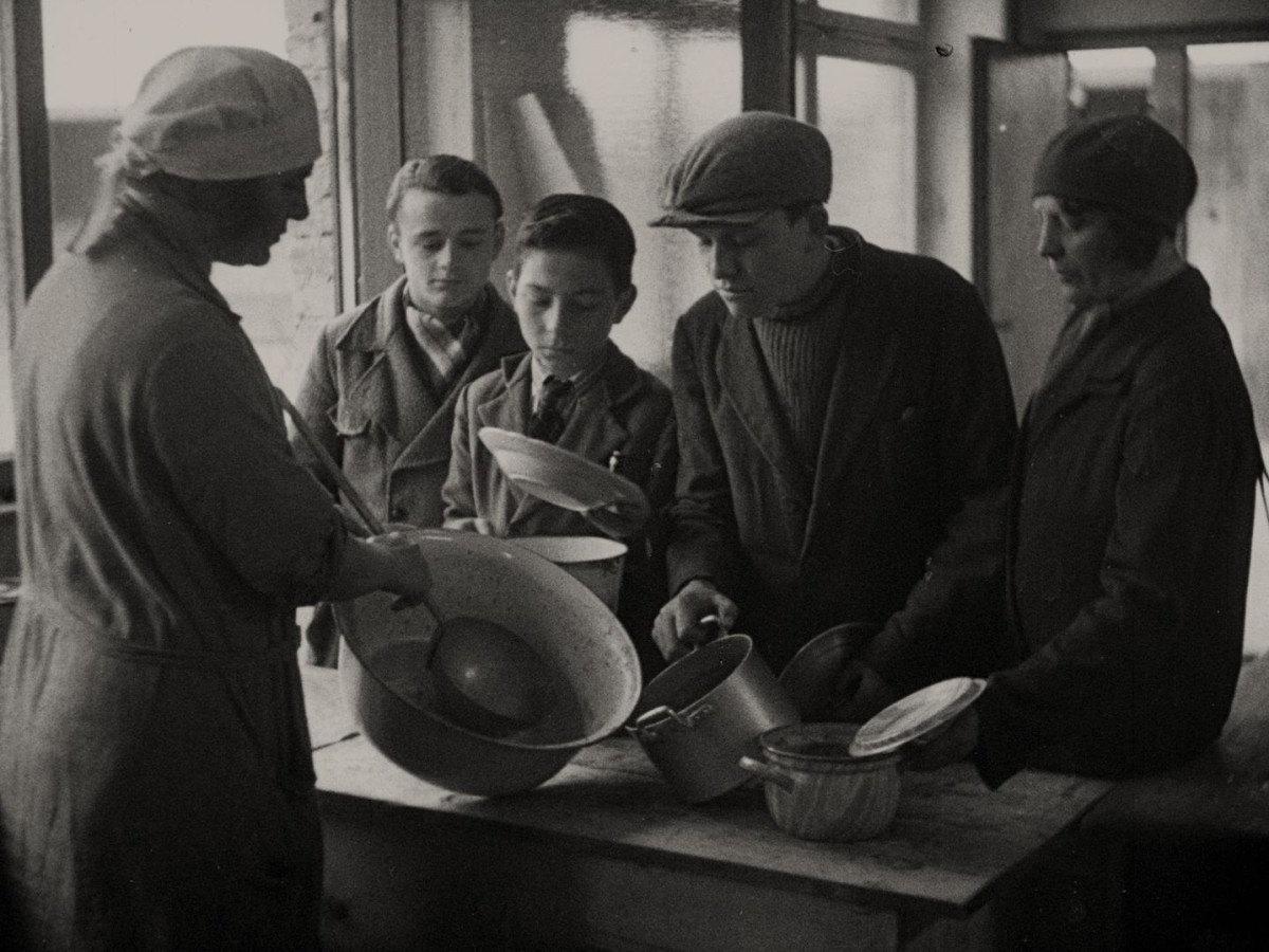 Erwerbslose kochen für Erwerbslose, 1932, Ella Bergmann-Michel