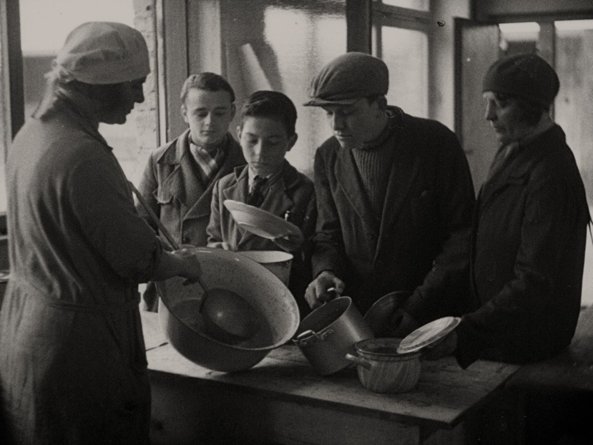 Erwerbslose kochen für Erwerbslose, 1932, Ella Bergmann-Michel Erwerbslose kochen für Erwerbslose, 1932, Ella Bergmann-Michel
