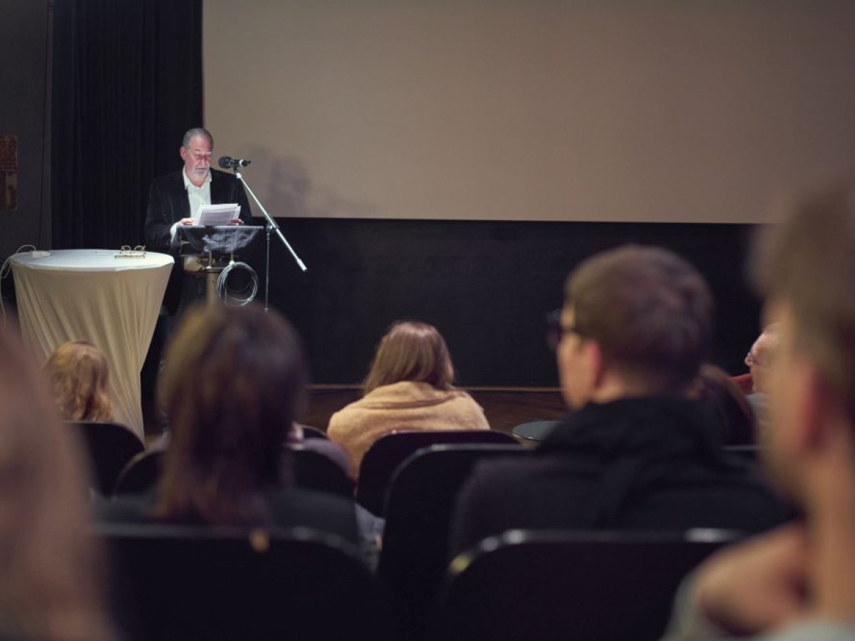 Paolo Caneppele bei der Tagung "Lifting Stones. Zum filmischen Werk Maria Lassnigs", Jänner 2023 in Leipzig (Foto: ÖFM © Eszter Kondor)