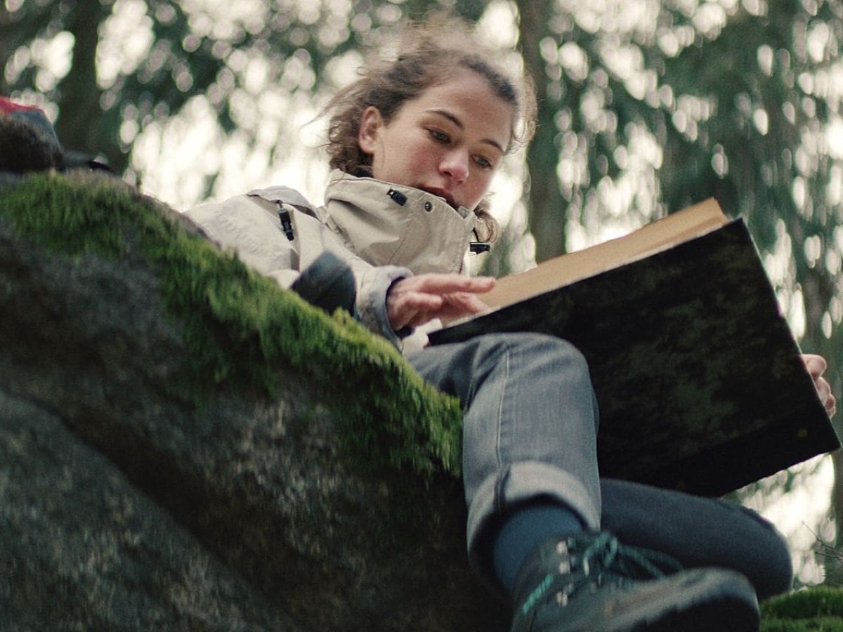 Schweigend steht der Wald, 2022, Saralisa Volm