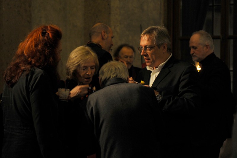 Gabi Flossmann, Friedrun und Peter Huemer, Klaus Lintschinger (Im Hintergrund: Ralph Wieser und Peter Zawrel)