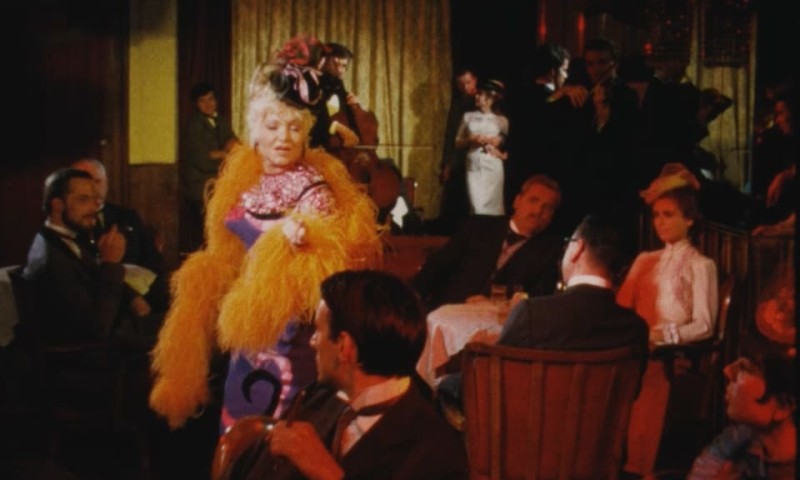 Cissy Kraner during the filming of Wenn die kleinen Veilchen blühen (taken from the film Aufnahmen hinter den Kulissen vom Filmset Wenn die kleinen Veilchen blühen. Graz, 1968)