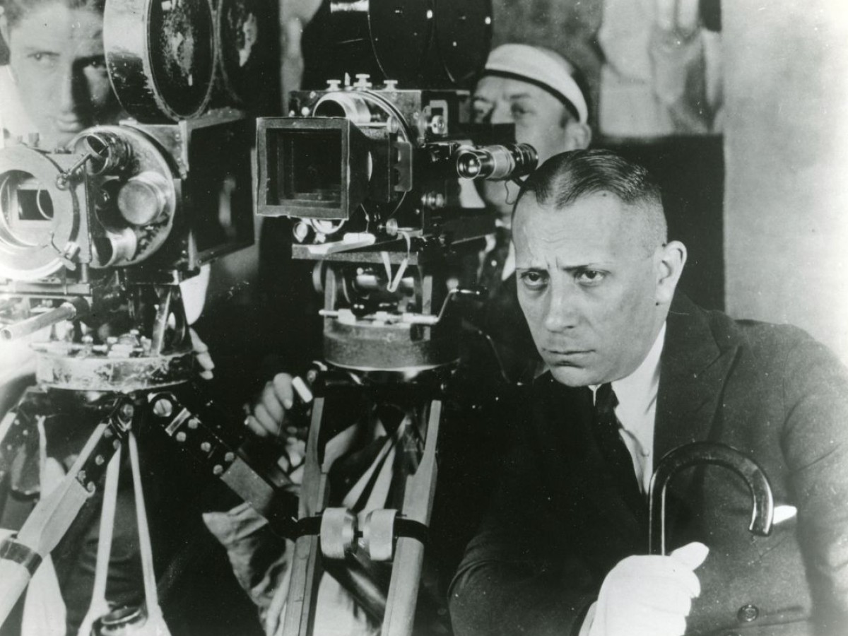 Erich von Stroheim on the set of "Greed