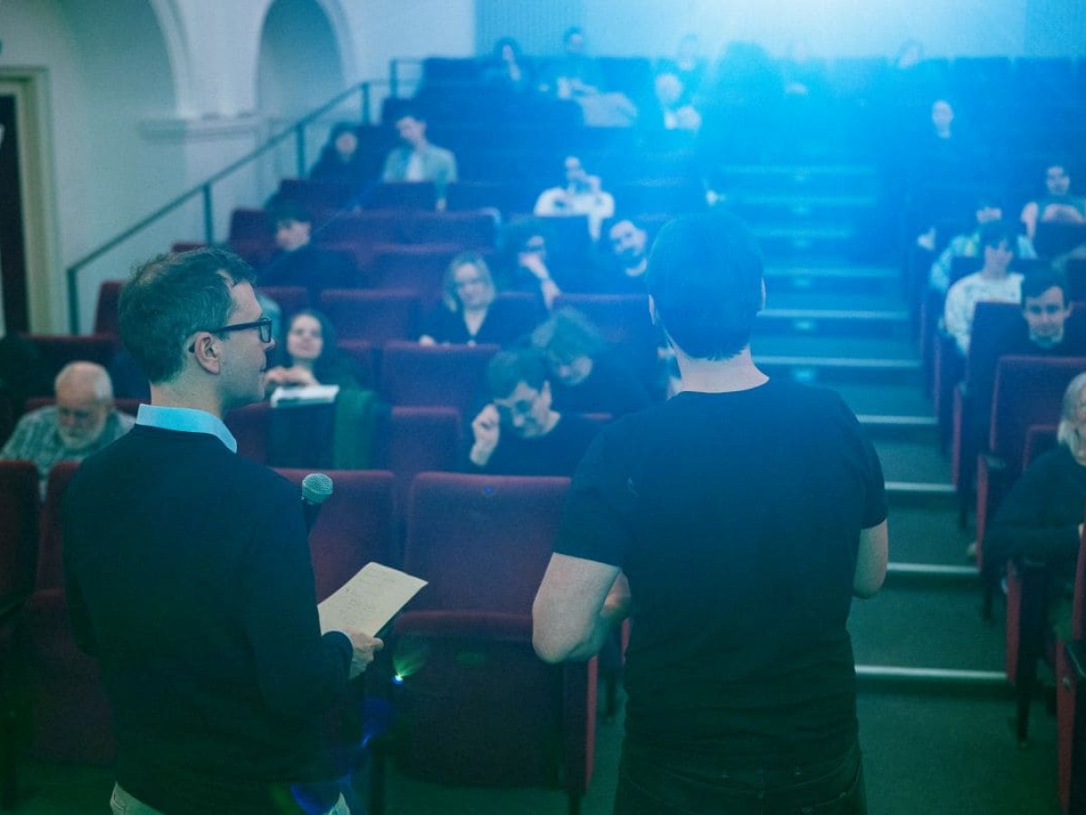 Michael Loebenstein und David Havas (NFA) bei der Einführung zum Programm "Maria Lassnig: Films in progress" im Kino Ponrepo / Národní filmový archiv, Februar 2026 © Jan Hromadko