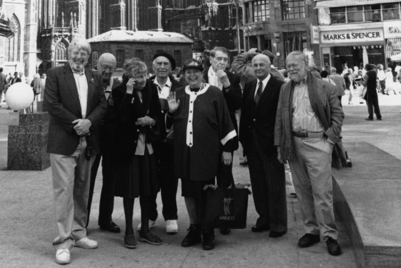 Am Stephansplatz, v.l.n.r.: Theodore Bikel, Curt Siodmak, Fini Rüdiger Littlejohn, John Alton, Vanessa Brown, Francis Lederer, Kurt Land, Amos Vogel © Alexander Tuma/Viennale