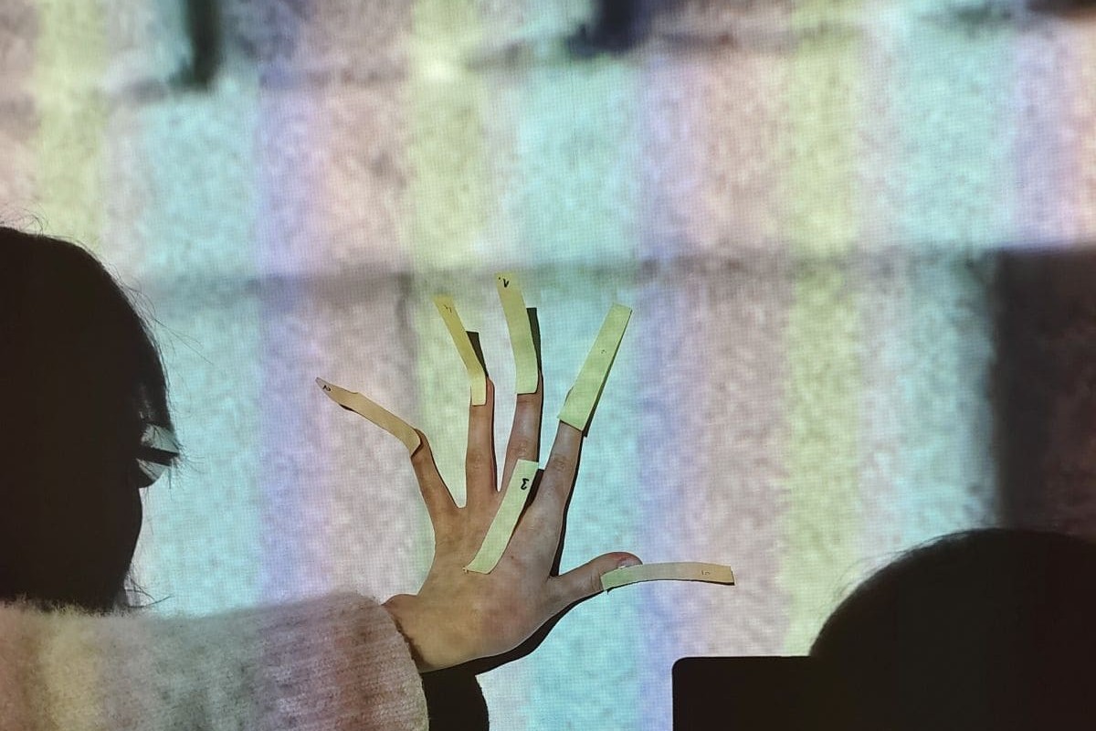 Studierende in der LV "DA SCHAU HER! Alltagsbeobachtungen mit Amateurfilm", TFM, WiSe 2025/26 © Hanna Schimek Studierende in der LV "DA SCHAU HER! Alltagsbeobachtungen mit Amateurfilm", TFM, WiSe 2025/26 © Hanna Schimek