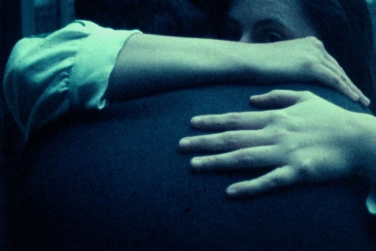 Silent Conversations (hugs), Eva Giolo