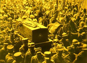 Gloria: Apoteosi del Soldato Ignoto (Apotheose für den Unbekannten Soldaten) Gloria: Apoteosi del Soldato Ignoto (Apotheose für den Unbekannten Soldaten)