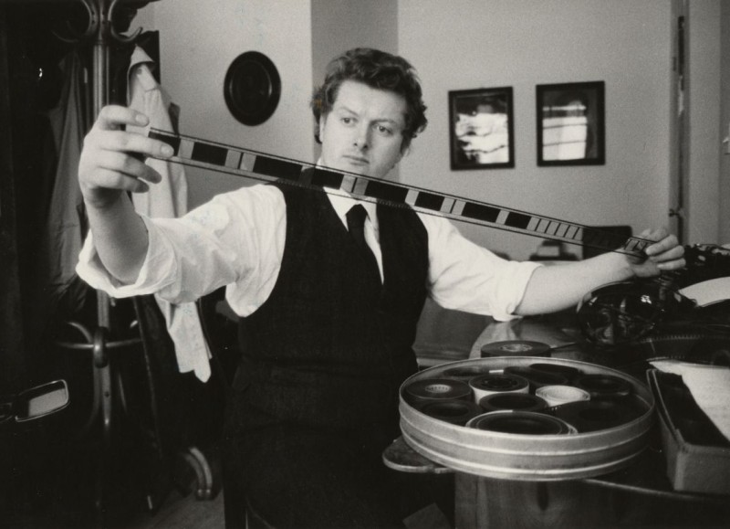 Peter Kubelka beim Sichten seines Films "Arnulf Rainer" Peter Kubelka beim Sichten seines Films "Arnulf Rainer"