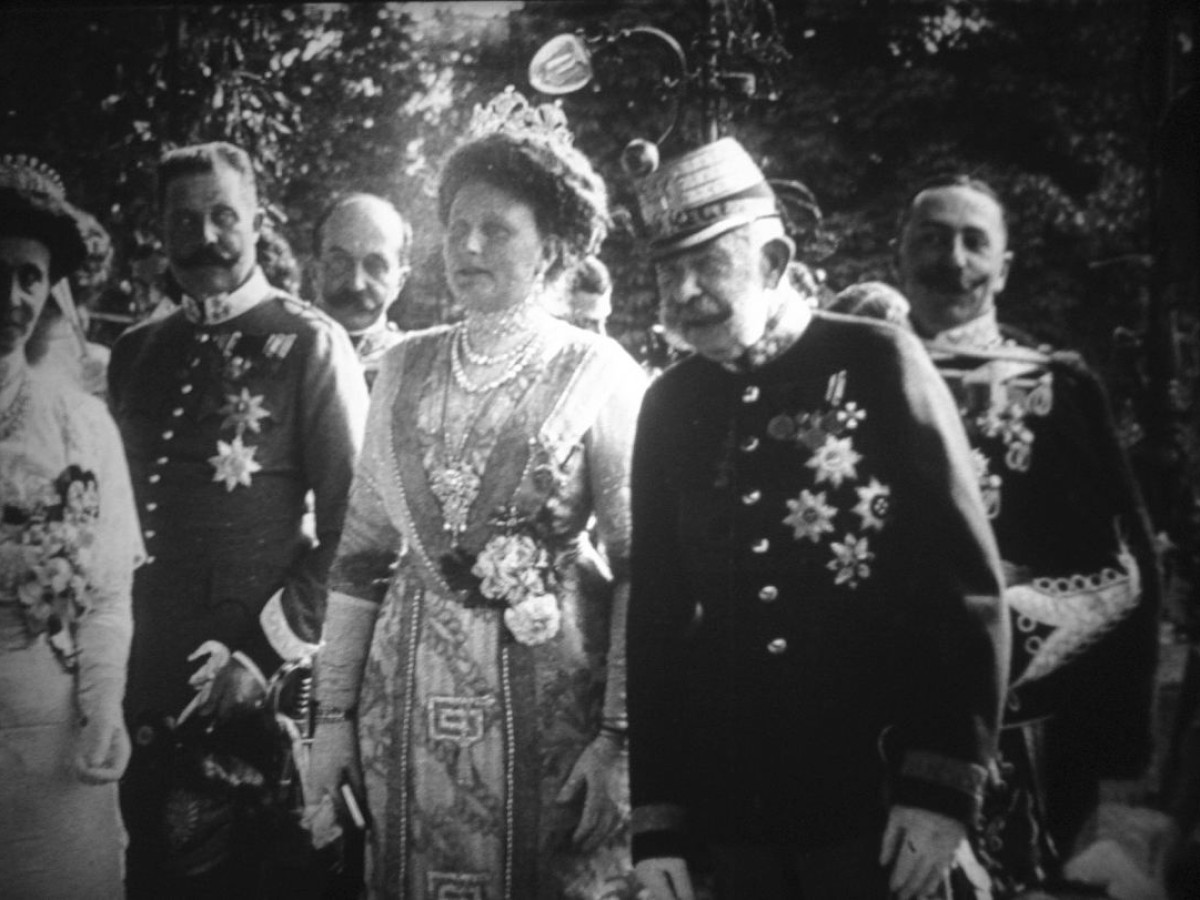 Die Vermählung des künftigen Thronfolgers Erzherzog Karl Franz Josef mit Prinzessin Zita von Parma auf dem Schloss zu Schwarzau, 1911