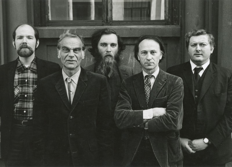 Portrait der Gründer von Anthology Film Archives, New York 1970: Ken Kelman, James Broughton, P. Adams Sitney, Jonas Mekas und Peter Kubelka (v.l.n.r.) Portrait der Gründer von Anthology Film Archives, New York 1970: Ken Kelman, James Broughton, P. Adams Sitney, Jonas Mekas und Peter Kubelka (v.l.n.r.)